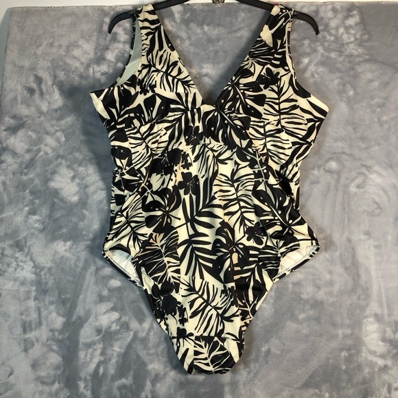 Lane Bryant No Wire Plunge Neck High Leg One Piece Swimsuit Black/White Size 22 - Picture 3 of 6